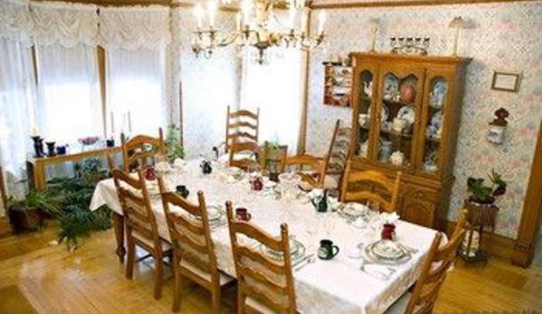 Lindsay House Bed & Breakfast - Manawa, WI