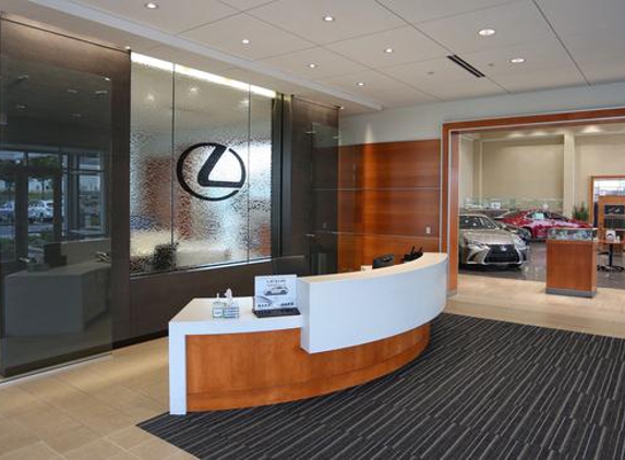 Lexus of Naperville - Naperville, IL