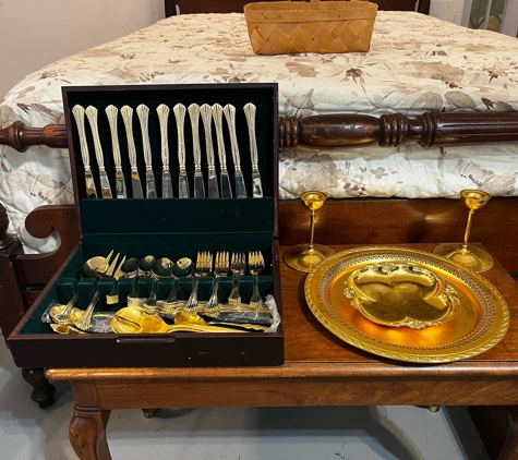 Little Jay's Discount Emporium - Thomasville, NC. Just $60.00 for this beautiful set!