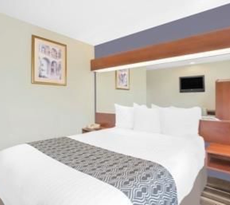 Microtel Inn & Suites by Wyndham Bentonville - Bentonville, AR