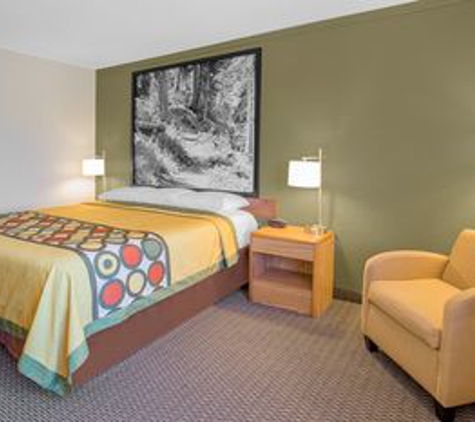 Super 8 by Wyndham Windsor/Madison North - Windsor, WI