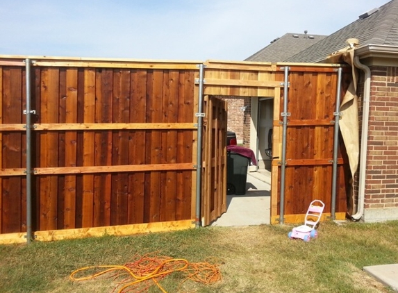 DFW Supreme Builders & Construction. Detailed Fence Construction