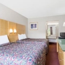 Days Inn by Wyndham Greensboro Airport - Motels