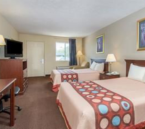 Super 8 by Wyndham Centerville-Richmond - Centerville, IN