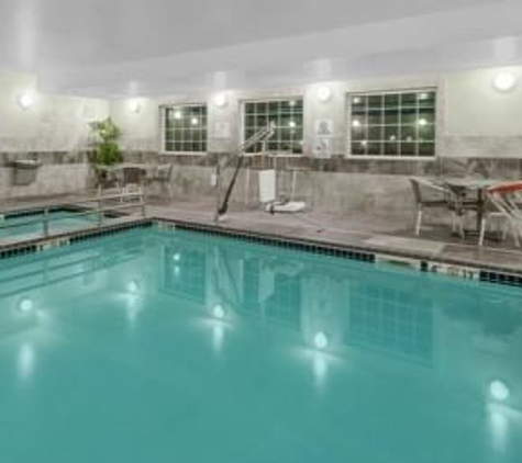 Baymont Inn & Suites - Minot, ND