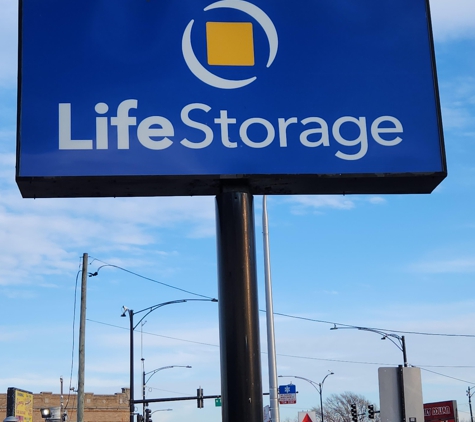 Life Storage - Chicago, IL