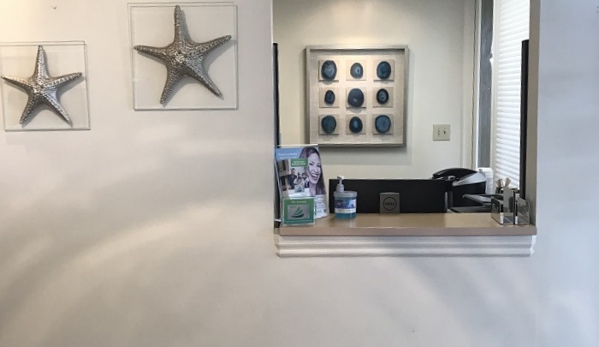 Sunnyvale Family and Cosmetic Dentistry - Sunnyvale, CA. Reception center at Sunnyvale Family and Cosmetic Dentistry