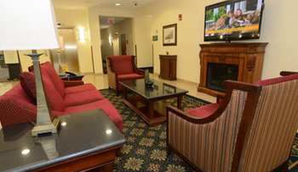 Hampton Inn & Suites Rockville Centre - Rockville Centre, NY