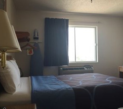 Super 8 by Wyndham Wichita Falls - Wichita Falls, TX