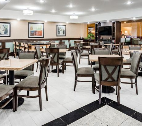 Holiday Inn Express & Suites Canton - Canton, MI