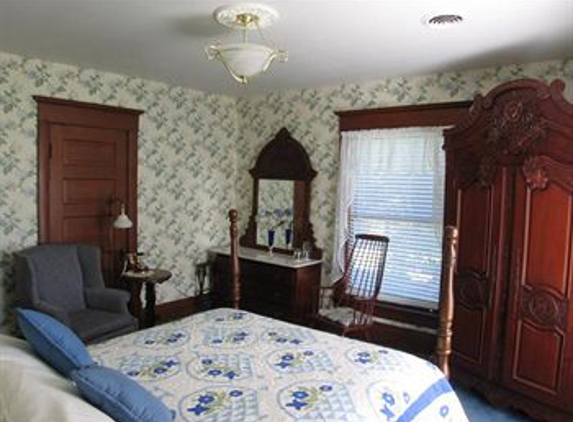 Covington Manor Bed and Breakfast - Cambridge, WI