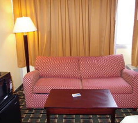 Days Hotel by Wyndham Danville Conference Center - Danville, IL