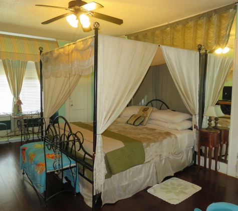 Avenue O Bed & Breakfast - Galveston, TX