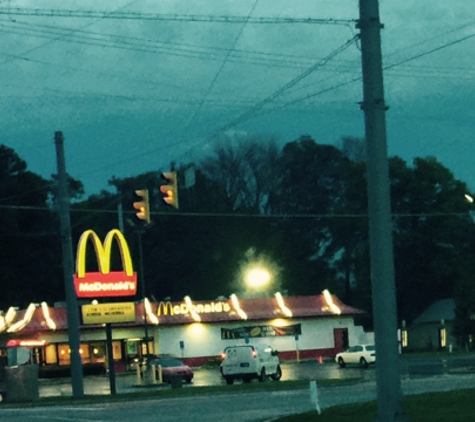 McDonald's - Yorktown, IN. A BETTER McD's !!