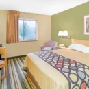 Super 8 by Wyndham East Moline - Motels