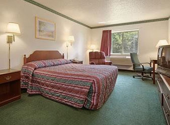 Days Inn - Swanton, OH