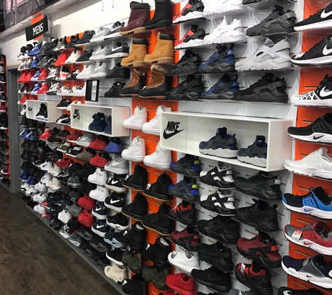 Hibbett Sports - Davenport, IA