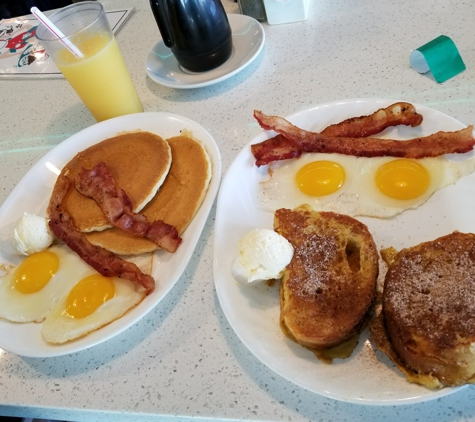 Lester's Diner - Fort Lauderdale, FL. Bill Lewis stopping in for breakfast at Lester's Diner in Fort Lauderdale, Florida.