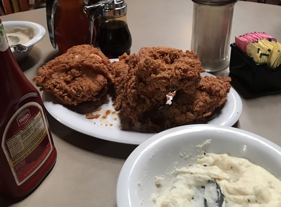 Babe's Chicken Dinner House - Roanoke, TX