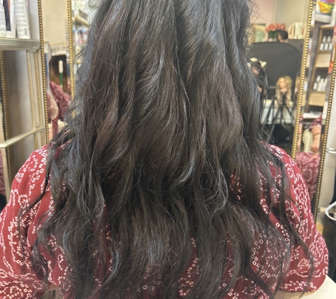 Vogue Hair Extension Salon - Frisco, TX. Love the highlights 