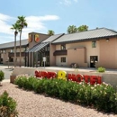 Super 8 by Wyndham Chandler Phoenix - Motels