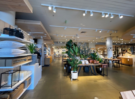 Crate & Barrel - Seattle, WA