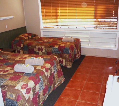 Barcaldine Country Motor Inn - Barcaldine, QLD. Villa- Self Contained 1 and 2 bedrooms