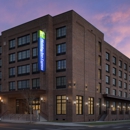 Holiday Inn Express - Hotels