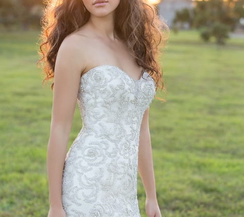 Le Salon Bridal Boutique - Valparaiso, IN