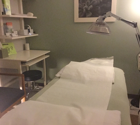 Advanced Health Center | Integrative Medicine : Emily Chang, L.Ac. (Kind Acupuncture) - Arlington, VA