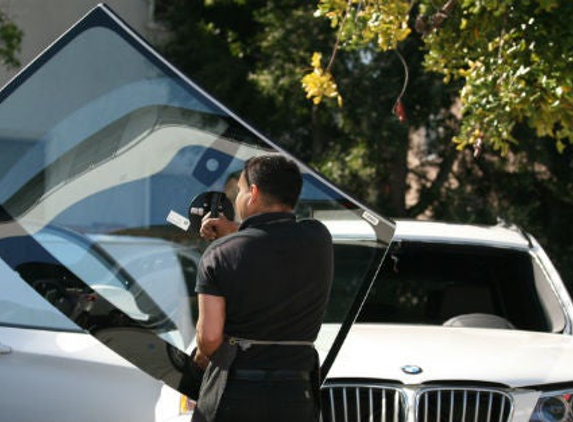 Collision Auto Glass & Calibration - Tualatin, OR