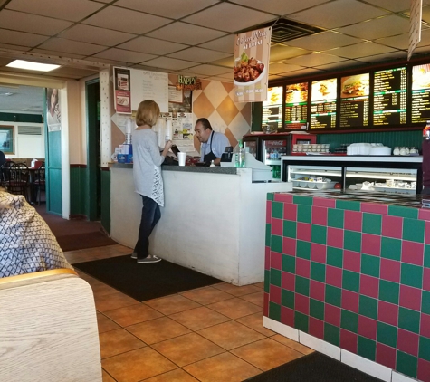 Rafael's - Shelbyville, TN. Owner and a customer ordering