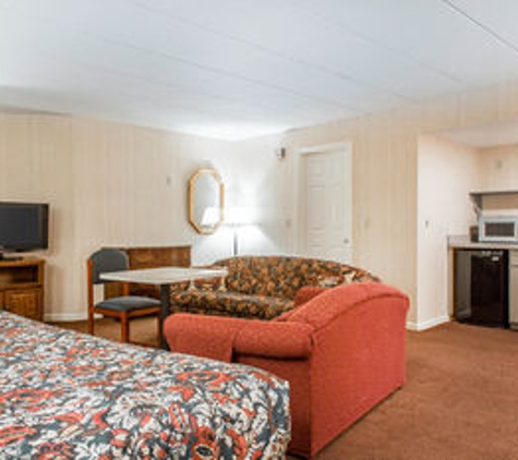 Econo Lodge - Groton, CT