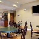 Microtel Inn & Suites by Wyndham Zephyrhills - Hotels