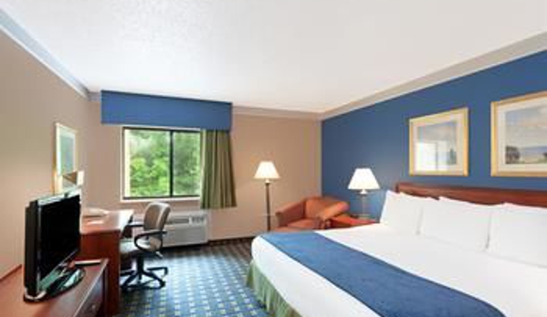Baymont Inn & Suites - Memphis, TN