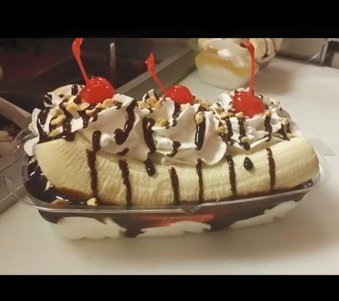 Super Burger Drive In - Stockton, CA. Banana split $3.79