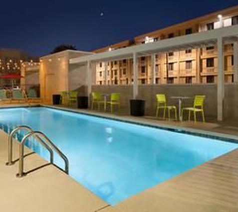 Home2 Suites by Hilton Charlotte Airport - Charlotte, NC