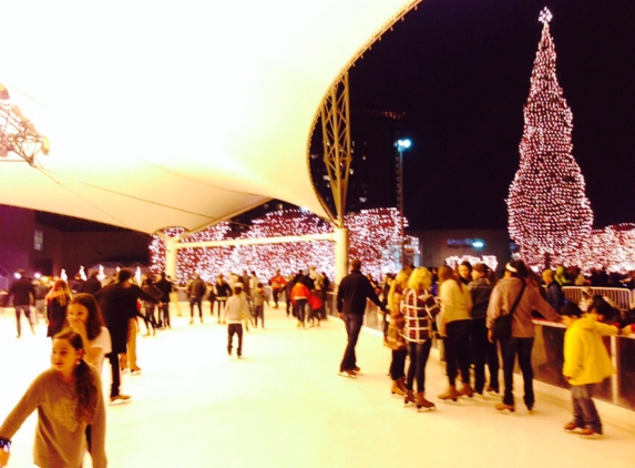 Ice Terrace-Crown Center - Kansas City, MO