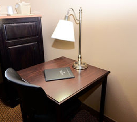 Boulders Inn & Suites Denison - Denison, IA