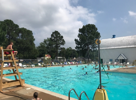 Colony Pool - Newport News, VA