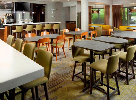 Courtyard by Marriott - Edison, NJ