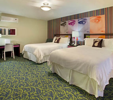 7 Springs Inn & Suites - Palm Springs, CA