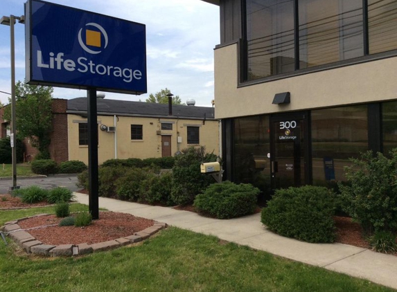 Life Storage - Clifton, NJ