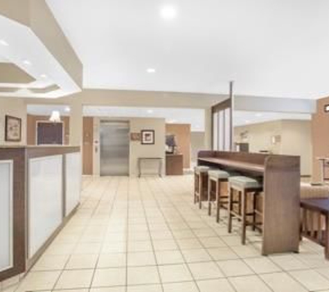 Microtel Inn & Suites by Wyndham Manchester - Manchester, TN