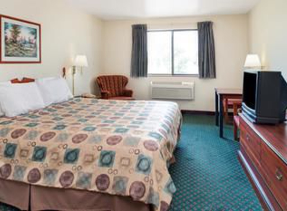 Super 8 by Wyndham Omaha Eppley Airport/Carter Lake - Carter Lake, IA