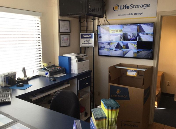 Life Storage - Arlington, TX