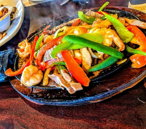 Los Altos Mexican Bar And Grill - Suisun City, CA. shrimp and chicken fajita