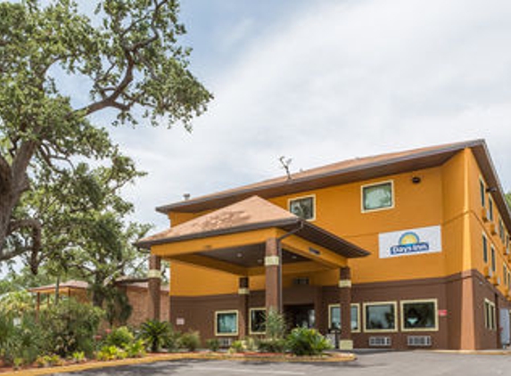 Days Inn by Wyndham Biloxi Beach - Biloxi, MS