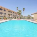 Ramada by Wyndham Barstow - Hotels