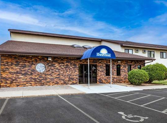 Days Inn by Wyndham Monticello - Monticello, MN